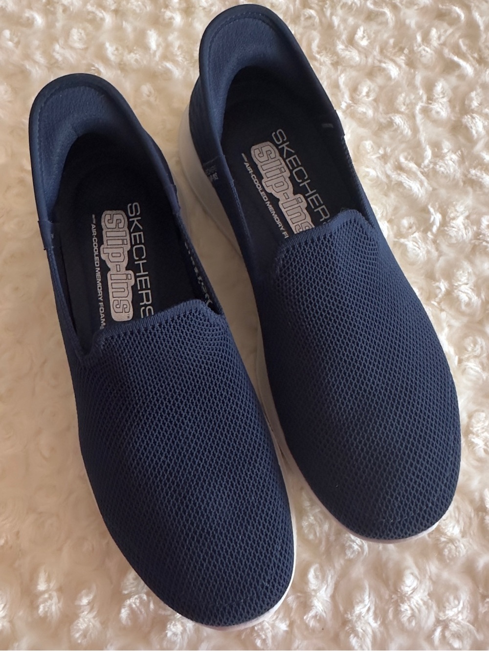 Skechers •  Women's Slip-Ins Navy Mesh Slip-On Sneakers